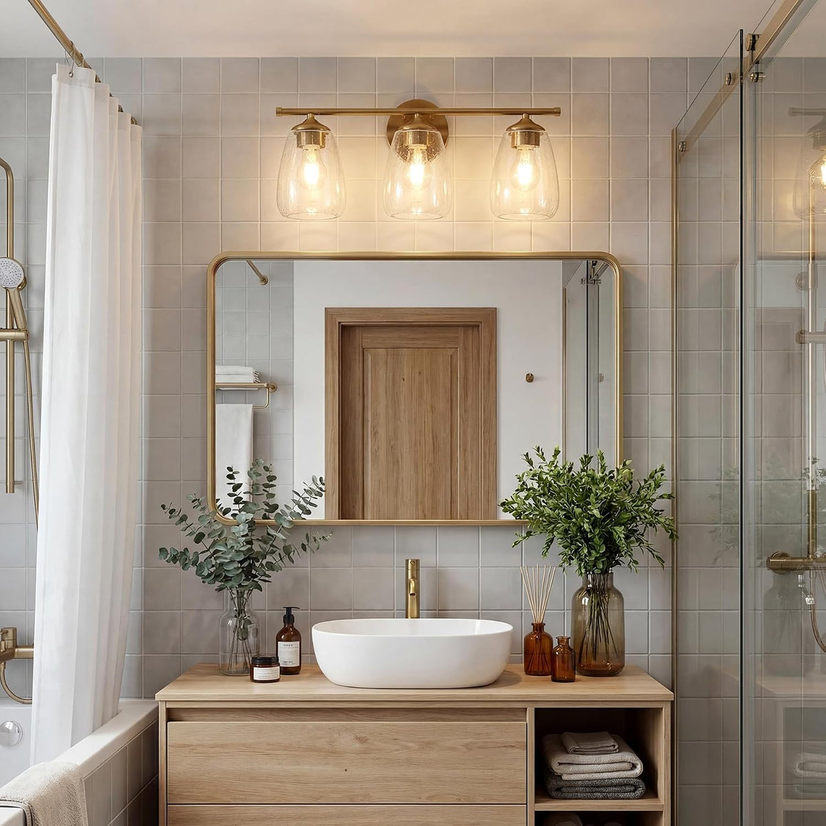 3-lichts Gouden Wandlamp met E27 Fitting, Moderne Spiegelverlichting met Glazen Kappen voor Badkamer en Hal